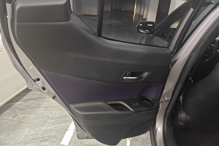 Used Toyota IZOA 2020 2.0L Yichi Version Interior 8
