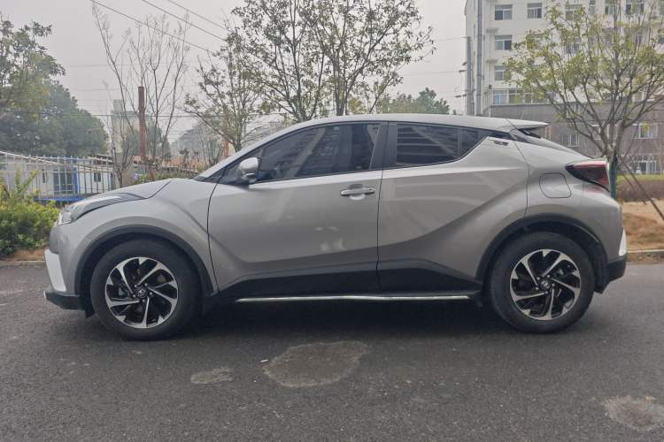 Used Toyota IZOA 2020 2.0L Yichi Version Left Side