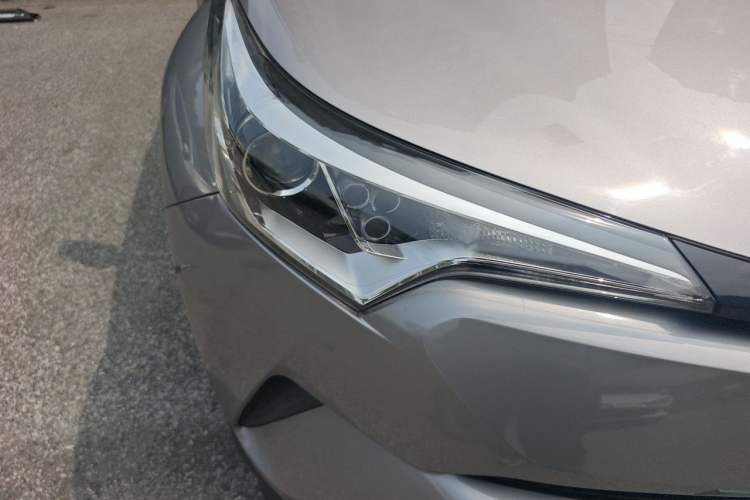 Used Toyota IZOA 2020 2.0L Enjoy Edition Right Front Headlight
