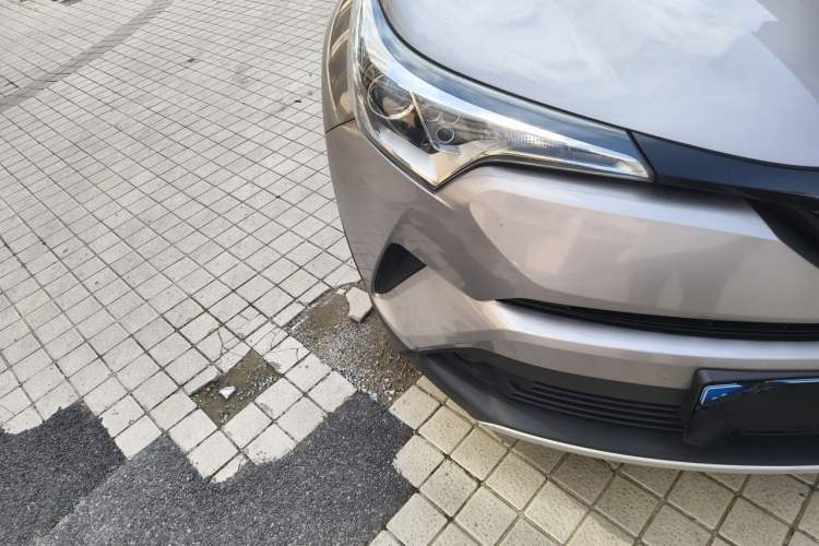 Used Toyota IZOA 2020 2.0L Enjoy Edition Right Front Headlight