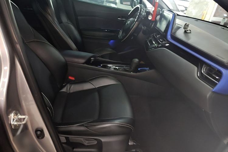 Used Toyota IZOA 2020 2.0L Enjoy Edition Right Front Seat