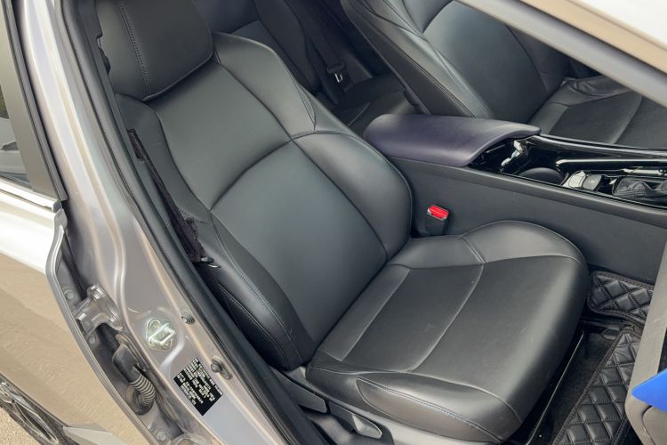 Used Toyota IZOA 2020 2.0L Enjoy Edition Right Front Seat