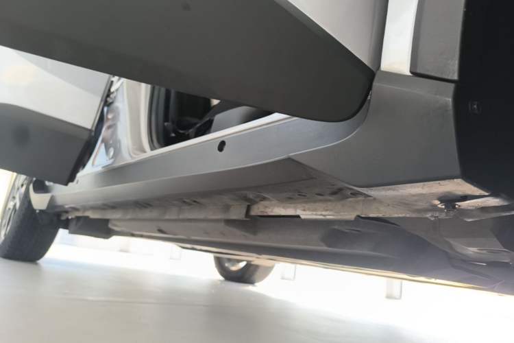Used Toyota IZOA 2020 2.0L Enjoy Edition Right Side Sill