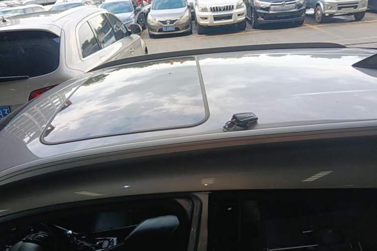 Used Toyota IZOA 2020 2.0L Yixuan Version Roof