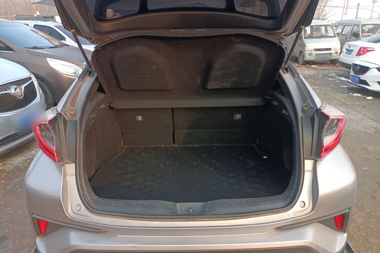 Used Toyota IZOA 2020 2.0L Yichi Version Trunk