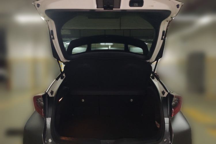 Used Toyota IZOA 2020 2.0L Yichi Version Trunk