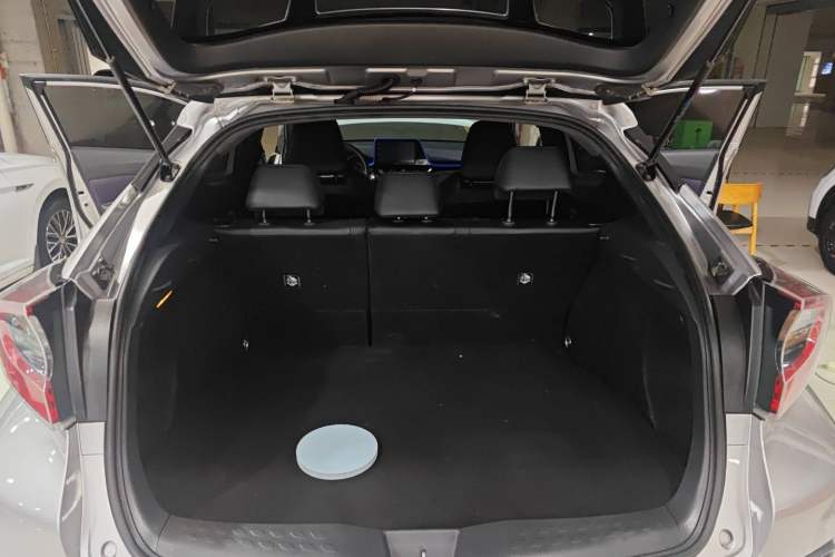 Used Toyota IZOA 2020 2.0L Enjoy Edition Trunk