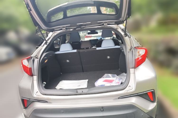 Used Toyota IZOA 2020 2.0L Yi Xiang CARE Trunk