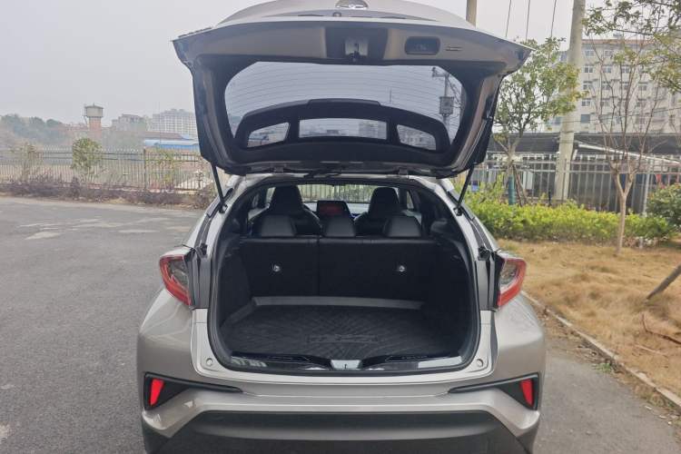 Used Toyota IZOA 2020 2.0L Yichi Version Trunk