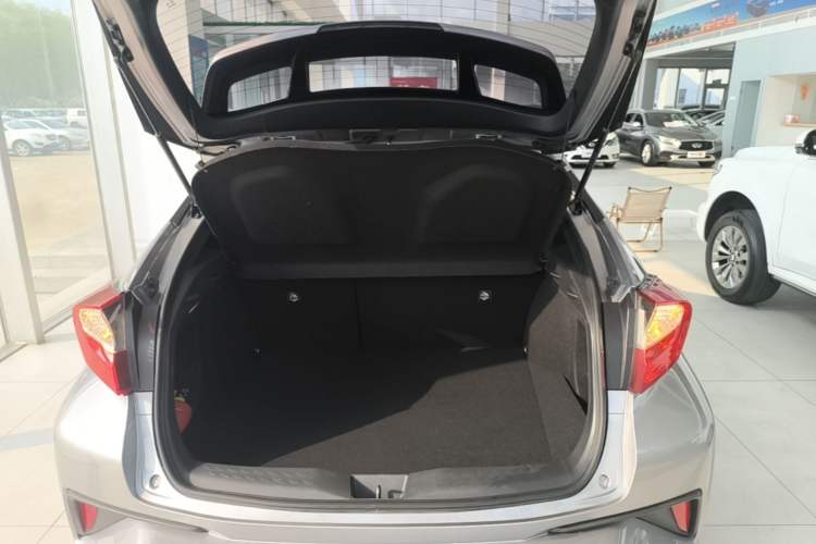 Used Toyota IZOA 2020 2.0L Enjoy Edition Trunk