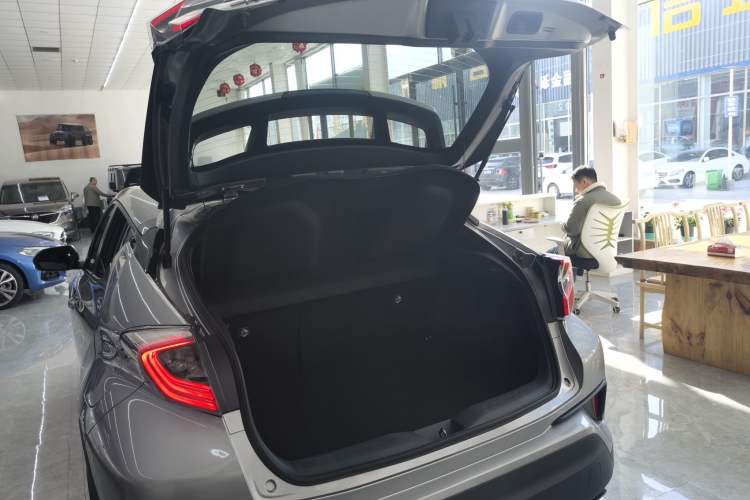 Used Toyota IZOA 2020 2.0L Yichi Version Trunk