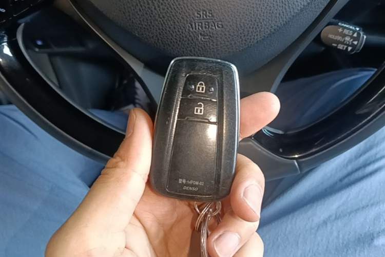 Used Toyota IZOA 2020 2.0L Yixuan Version Vehicle Key