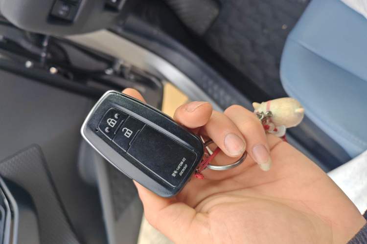 Used Toyota IZOA 2020 2.0L Yi Xiang CARE Vehicle Key