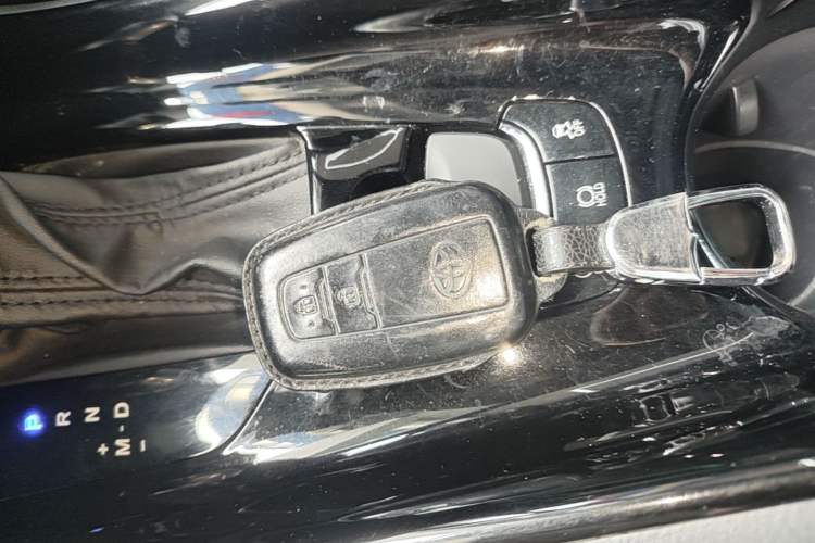 Used Toyota IZOA 2020 2.0L Yichi Version Vehicle Key