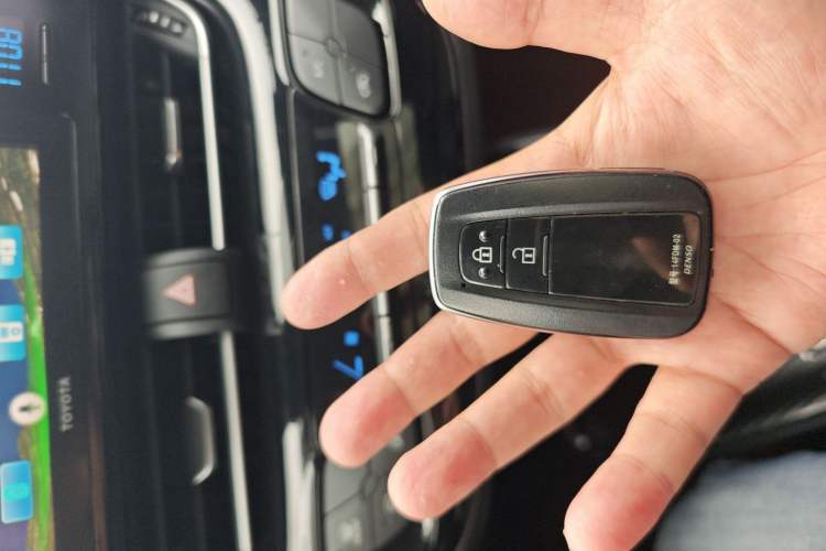 Used Toyota IZOA 2020 2.0L Yichi Version Vehicle Key