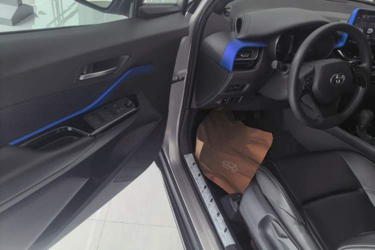 Used Toyota IZOA 2020 2.0L Enjoy Edition Driver Seat