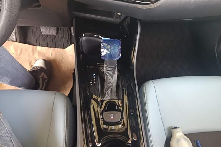 Used Toyota IZOA 2020 2.0L Yi Xiang CARE Gear Lever