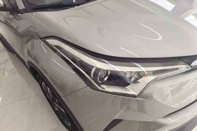 Used Toyota IZOA 2020 2.0L Enjoy Edition Right Front Headlight