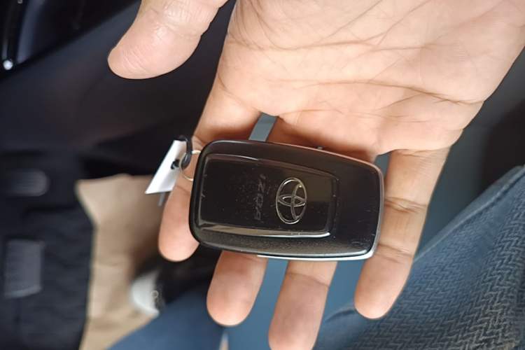 Used Toyota IZOA 2020 2.0L Yi Xiang CARE Vehicle Key