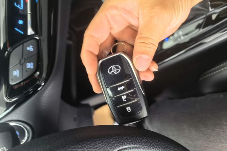 Used Toyota IZOA 2020 2.0L Enjoy Edition Vehicle Key