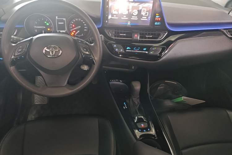 Used Toyota IZOA 2020 2.0L Enjoy Edition Center Console