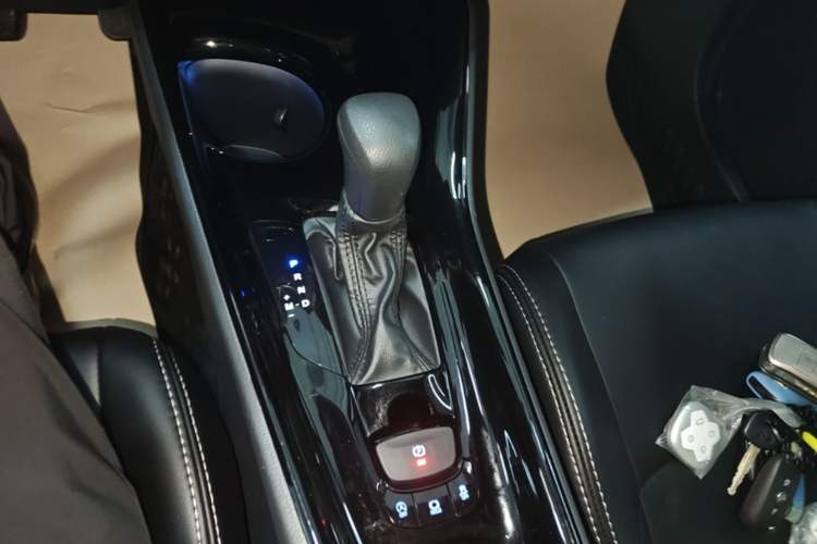 Used Toyota IZOA 2020 2.0L Enjoy Edition Gear Lever