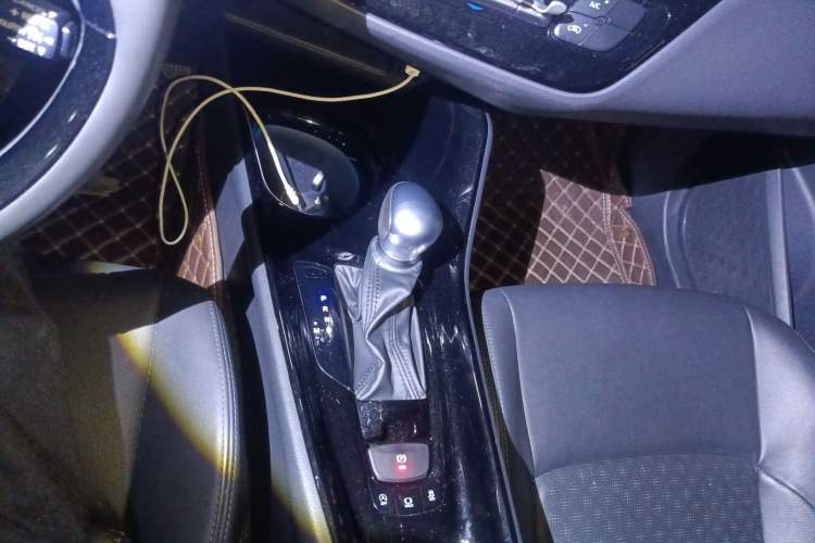 Used Toyota IZOA 2020 2.0L Yichi Version Gear Lever