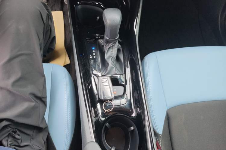 Used Toyota IZOA 2020 2.0L Yi Xiang CARE Gear Lever
