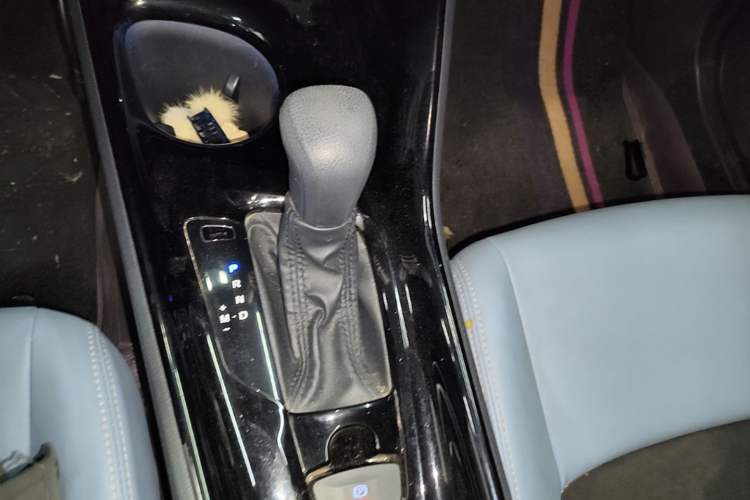 Used Toyota IZOA 2020 2.0L Yi Xiang CARE Gear Lever