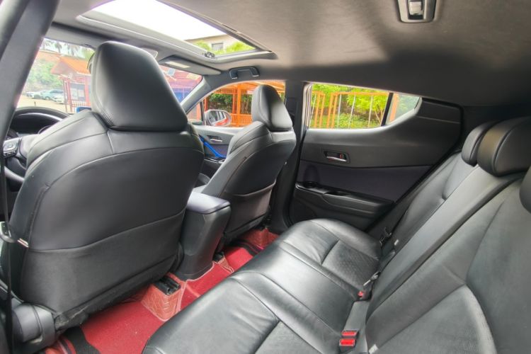 Used Toyota IZOA 2020 2.0L Yichi Version Interior 5