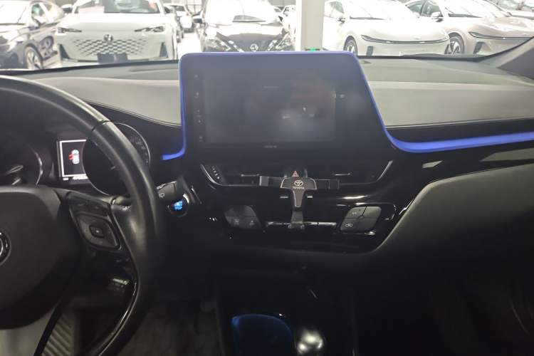 Used Toyota IZOA 2020 2.0L Yichi Version Interior 6