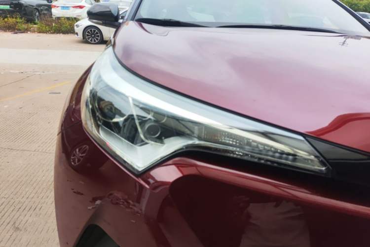 Used Toyota IZOA 2020 2.0L Enjoy Edition Right Front Headlight