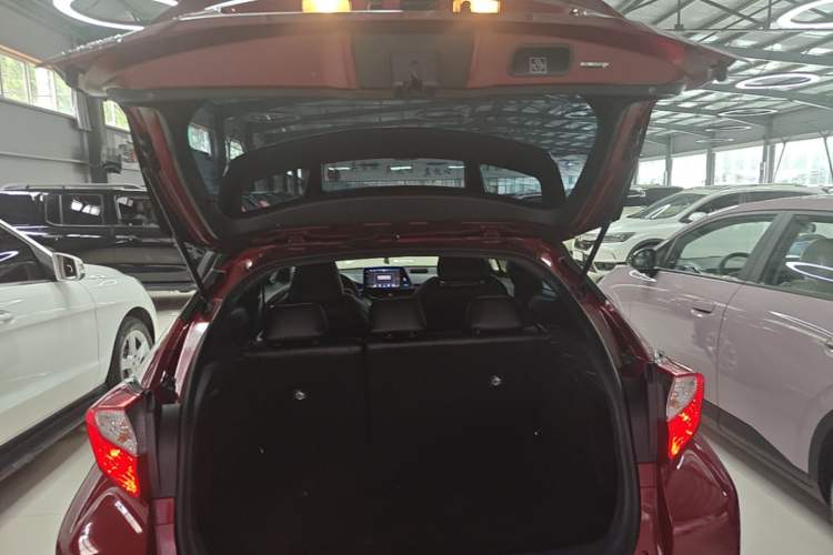 Used Toyota IZOA 2020 2.0L Enjoy Edition Trunk
