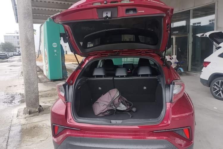 Used Toyota IZOA 2020 2.0L Yichi Version Trunk