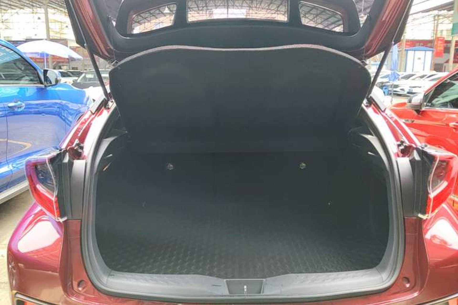 Used Toyota IZOA 2020 2.0L Yichi Version Trunk
