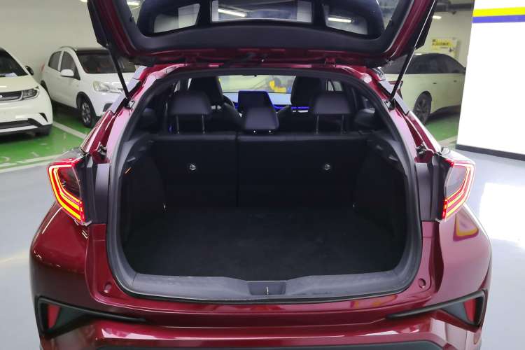 Used Toyota IZOA 2020 2.0L Yichi Version Trunk