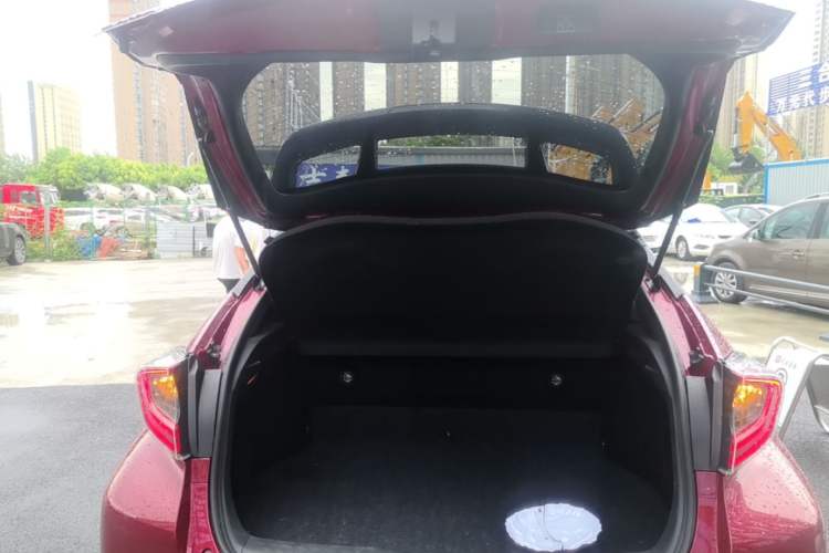 Used Toyota IZOA 2020 2.0L Yichi Version Trunk