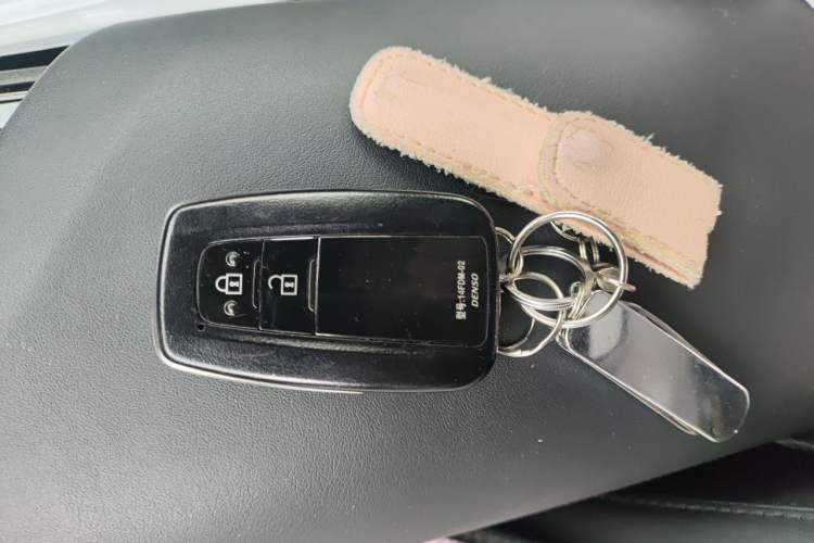 Used Toyota IZOA 2020 2.0L Yi Xiang CARE Vehicle Key