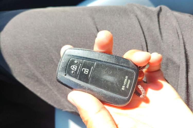 Used Toyota IZOA 2020 2.0L Yi Xiang CARE Vehicle Key