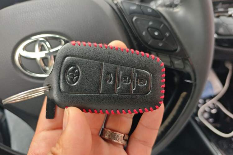 Used Toyota IZOA 2020 2.0L Yichi Version Vehicle Key