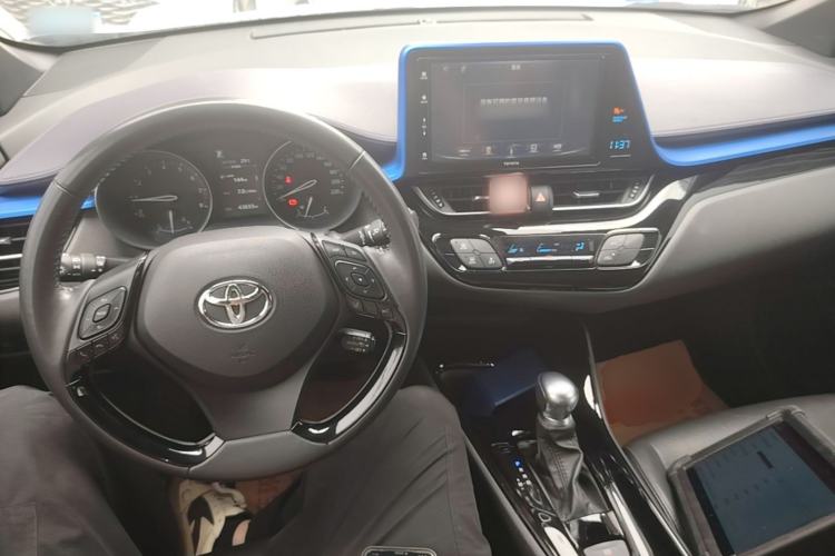 Used Toyota IZOA 2020 2.0L Yichi Version Center Console