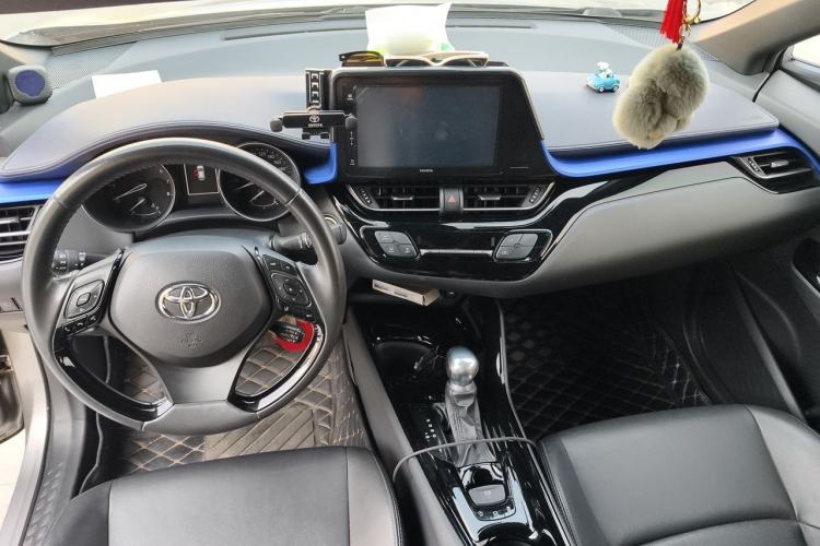 Used Toyota IZOA 2020 2.0L Yichi Version Center Console