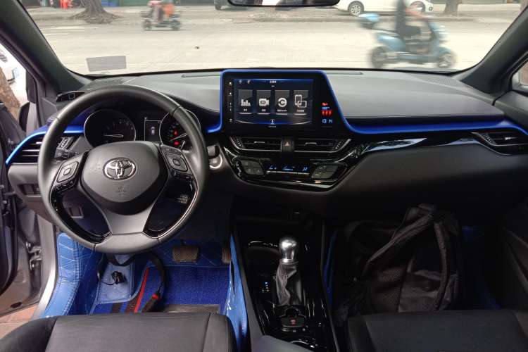 Used Toyota IZOA 2020 2.0L Yichi Version Center Console