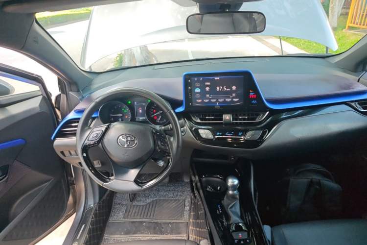 Used Toyota IZOA 2020 2.0L Yichi Version Center Console