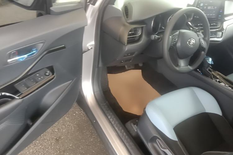 Used Toyota IZOA 2020 2.0L Yi Xiang CARE Driver Seat