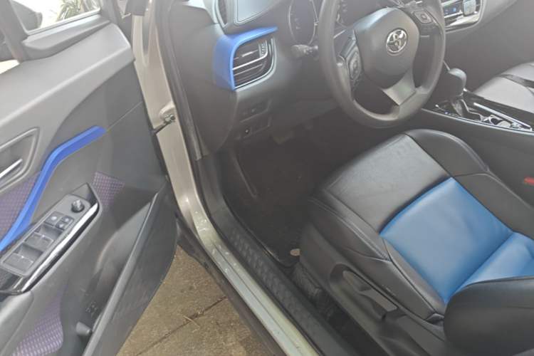 Used Toyota IZOA 2020 2.0L Enjoy Edition Driver Seat