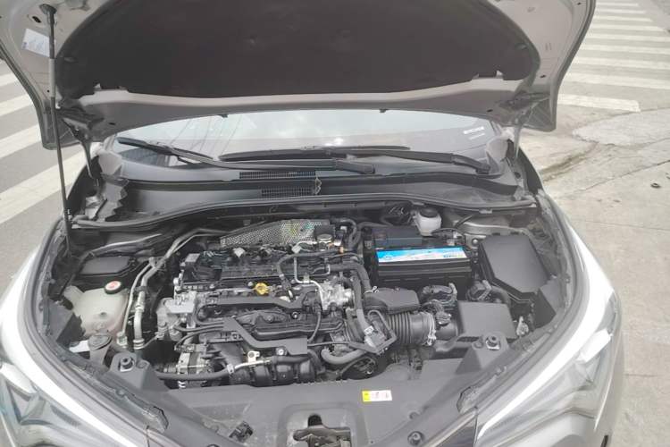 Used Toyota IZOA 2020 2.0L Yichi Version Engine Bay
