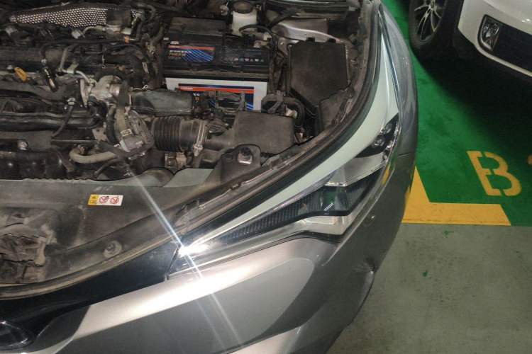 Used Toyota IZOA 2020 2.0L Yichi Version Engine Bay Left