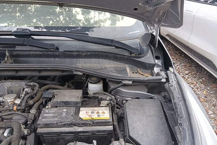 Used Toyota IZOA 2020 2.0L Yichi Version Engine Bay Left