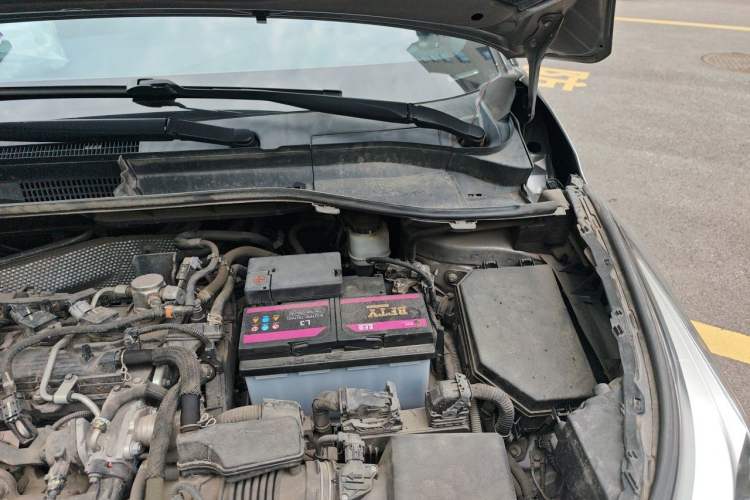 Used Toyota IZOA 2020 2.0L Yichi Version Engine Bay Left